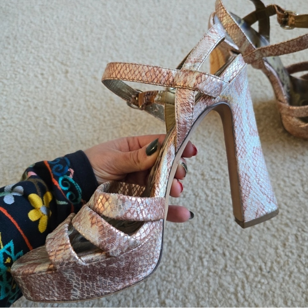 Sam Edelman Taryn Rose Metallic Python Snake-Print Embossed Platform Heels 7.5 - Picture 2 of 8